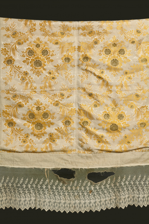 Frontal Carlos IV de altar en seda bordada, con hilos de or
