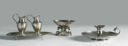 Especiero de plata en su color con dos grifos, S. XIX.