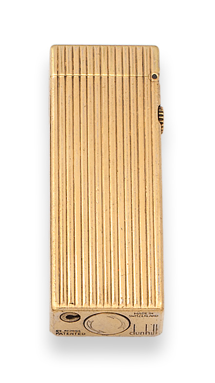 Encendedor Dunhil plaqué or con decoración estriada vertica