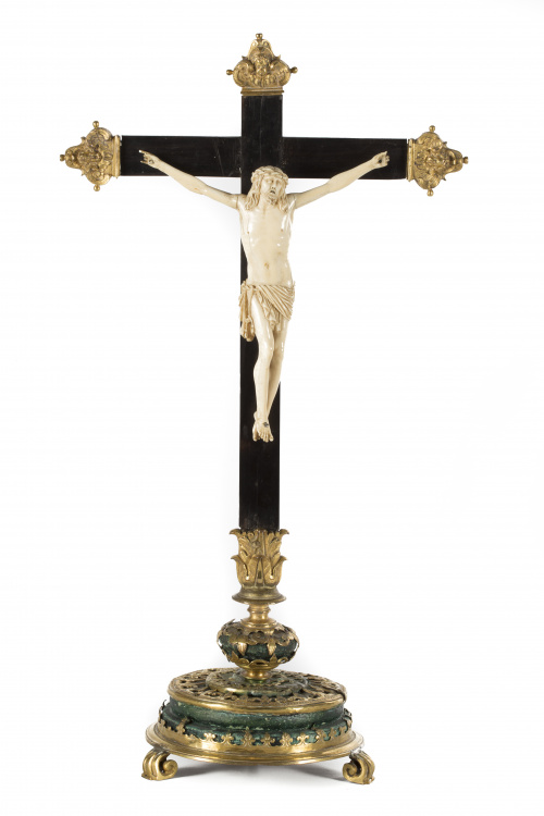 Cristo vivo de marfil, siguiendo los modelos de Alexandro A