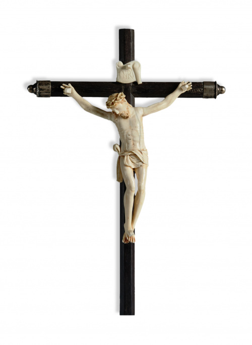 Cristo expirante en marfil y cruz de madera .Sino Portugué