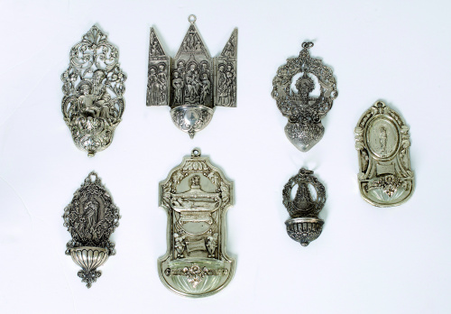 Conjunto de tres benditeras de plata, S. XIX - XX.