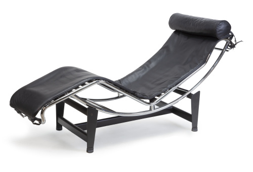 Siguiendo a Le CorbusierChaise Longue cromado y cuero neg