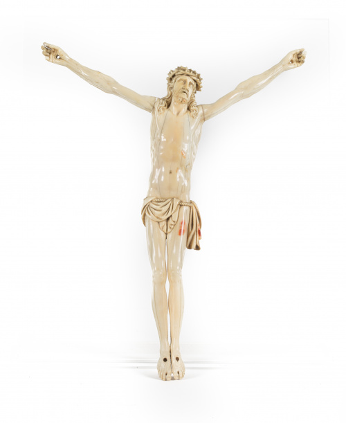 Cristo crucificado de cuatro clavos en marfil tallado. S. 