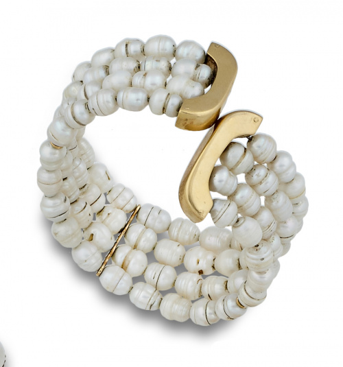 Brazalete flexible de cuatro hilos de perlas de agua dulce 