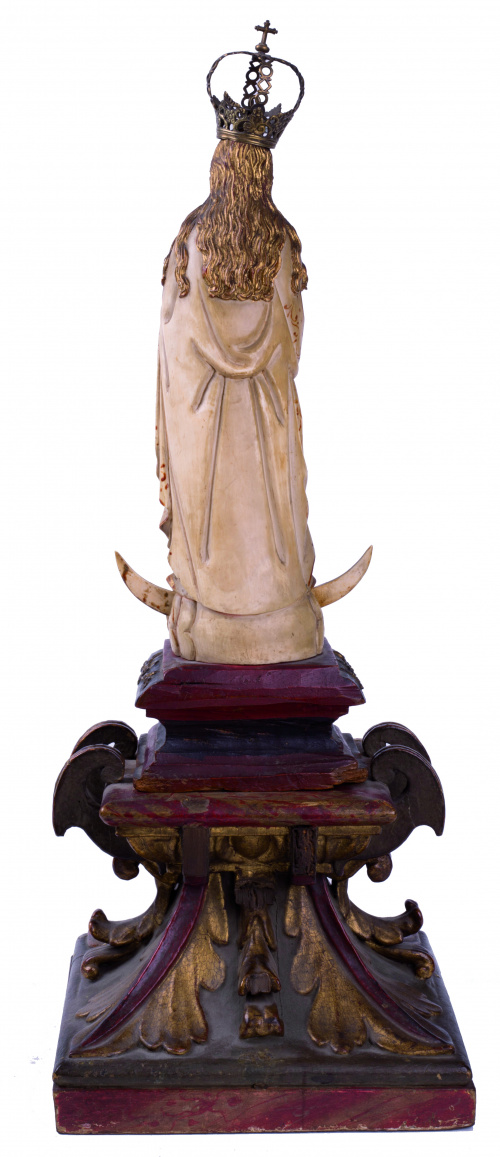“Virgen Inmaculada” Escultura en marfil tallado, parcialme