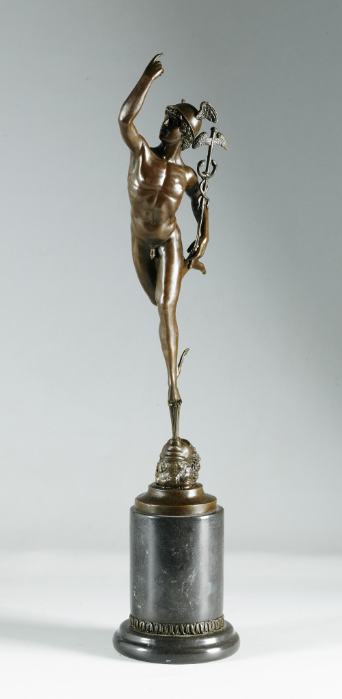 “Mercurio” escultura en bronce con base de mármol negro.S.