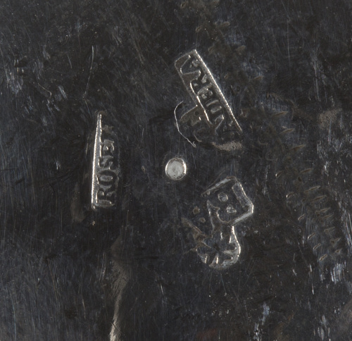 Chofeta de plata en su color con marcas T. Adera (frustra).