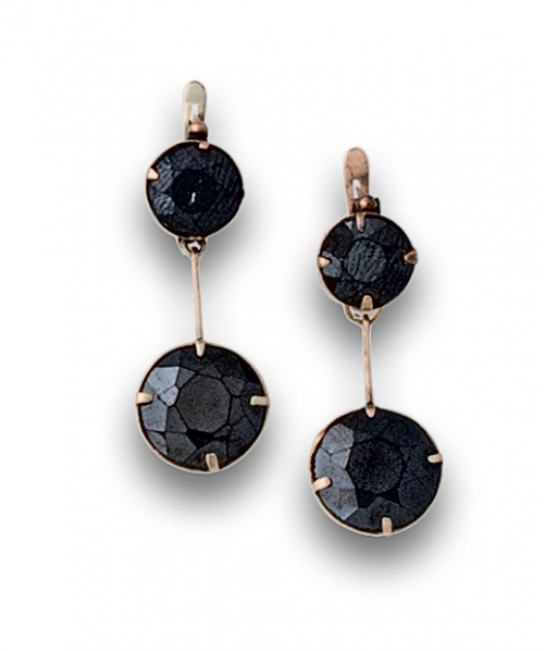 Pendientes largos de metal dorado y símil zafiros pps. s XX.