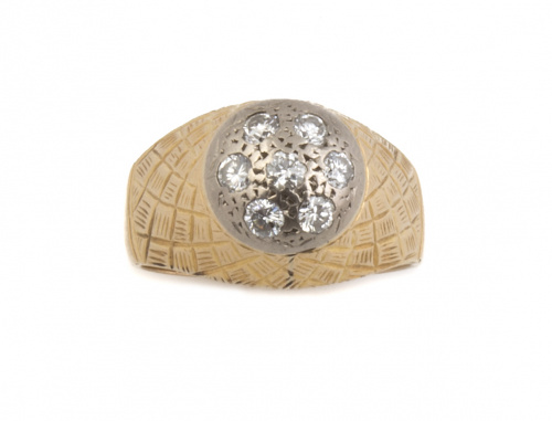 Sortija años 50 con rosetón de brillantes en centro elevado