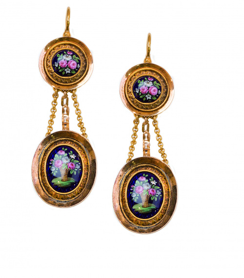 Pendientes largos c.1830 con esmaltes de motivos flores en 