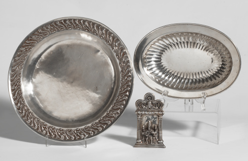 Fuente honda en plata gallonada, S. XX.