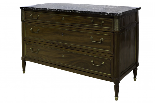 Cómoda Luis XVI en madera de caoba con monturas en bronce d