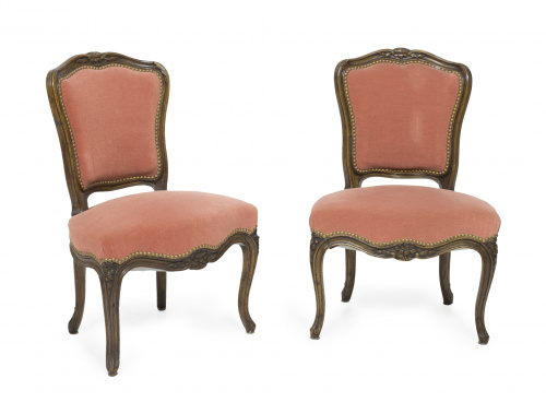 Pareja de sillas Luis XV a la reina, en madera de nogal tal