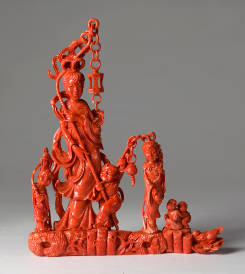 Dama con niños. Grupo escultórico en coral talladoChina, p