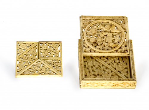 Juego de tangran en marfil tallado y calado. China, S. XIX