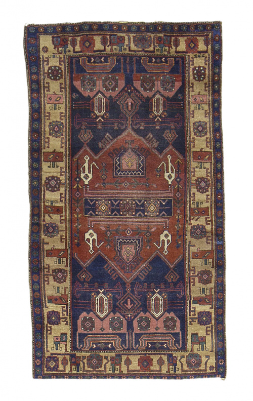 Antigua alfombra Malayer, con campo azul y medallones rojos