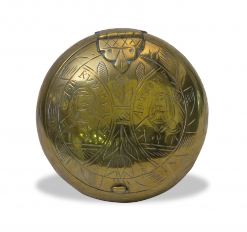 Tabaquera de cobre grabada.Posiblemente trabajo holandés, 