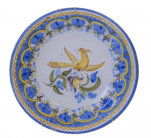 Plato  de cerámica esmaltada con “parladot” sobre flores.M