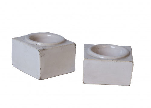 Dos especieros de cerámica esmaltada de blanco.Toledo?, S.