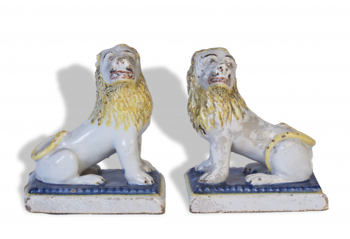Pareja de leones sentados de cerámica esmaltada.Francia S.