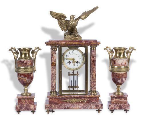 Guarnición de chimenea de mármol y bronce dorado.Francia,