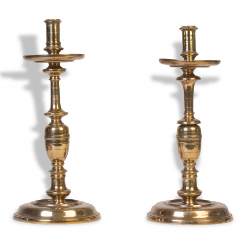 Dos hacheros de bronce dorado, S. XIX.