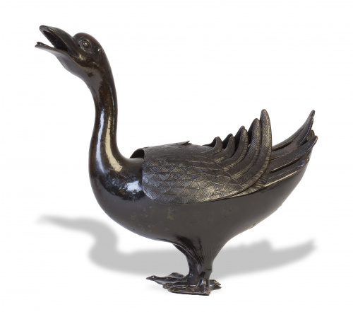 Esenciero de bronce con forma de pato.Trabajo chino, dinas