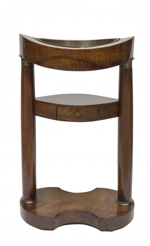 Mueble-tocador fernandino de madera de caoba.Trabajo españ