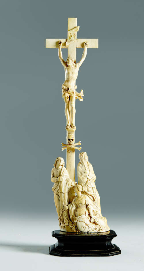Escuela alemana, S. XVI.“Crucifixión”En marfil tallado
