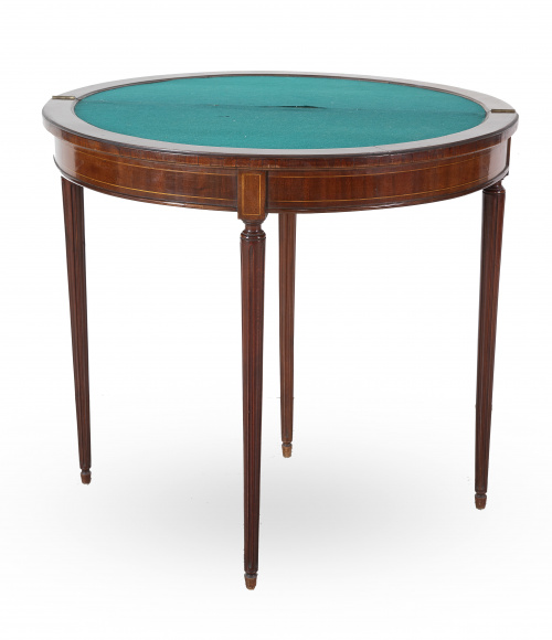 Mesa de juego de madera de caoba.España, pp. del S. XX.