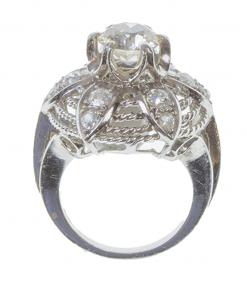 Sortija flor bombée años 50, con brillante central  de 1,70