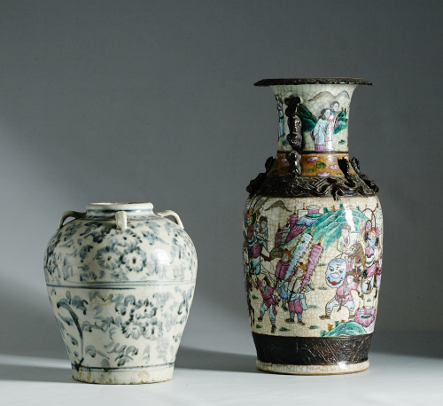 Jarrón de porcelana esmaltada decorado con guerreros.China