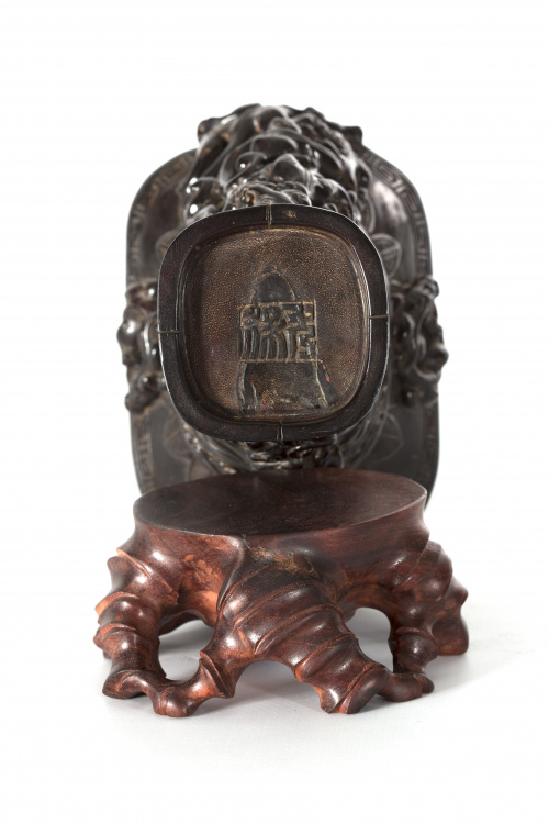 Copa de libaciones en asta de búfalo tallada. Con marca en 