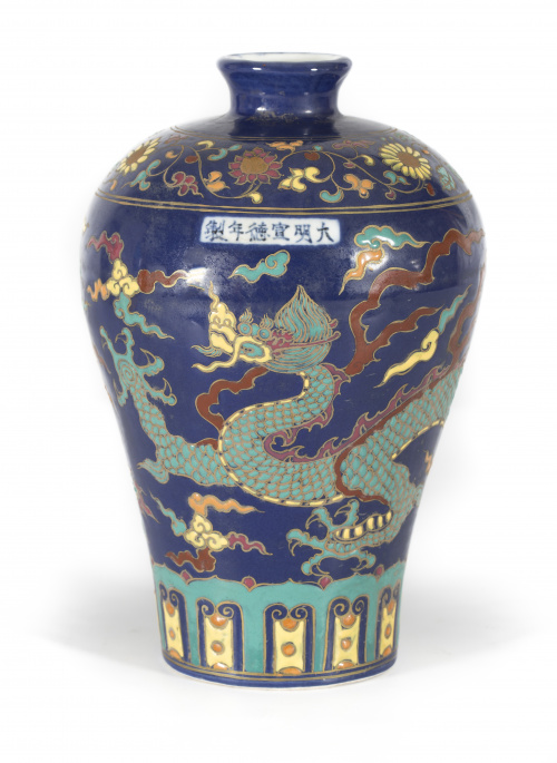 Florero en forma de meiping en porcelana con decoración de 