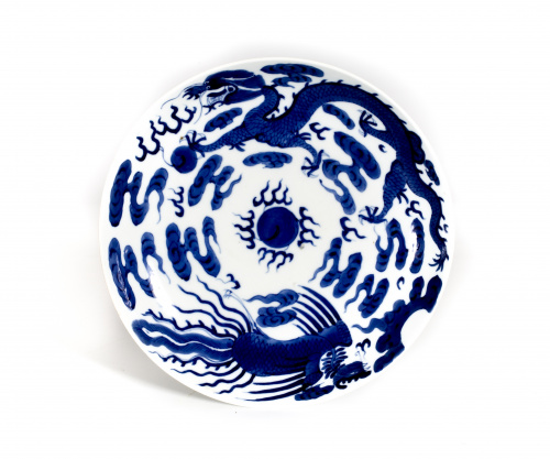 Plato en porcelana azul y blanco 
