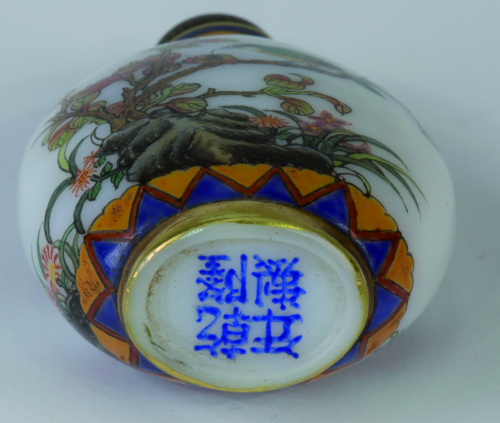 Dos snuff bottlesChina, finales de la Dinastía Qing, ff. S