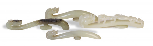 Tres hebillas talladas en jade.China, S. XIX