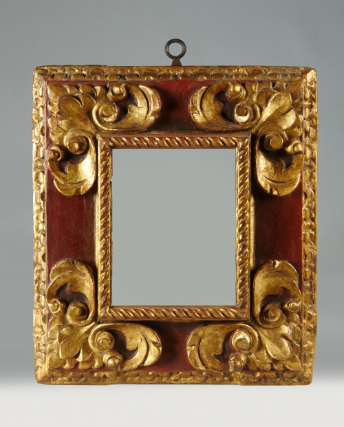 Marco barroco de madera tallada, doarada y pintada.Trabajo