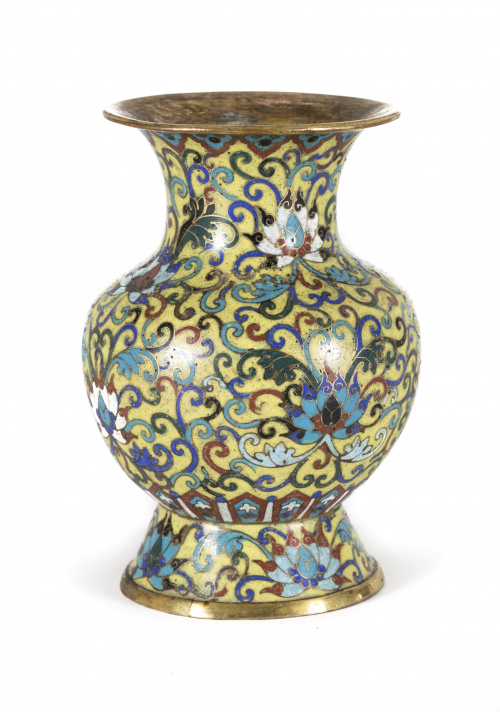 Jarrón de cobre esmalte cloisonné China pp s.XX