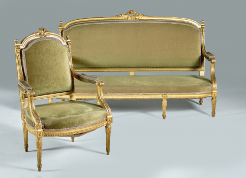 Sofá de estilo Luis XVI en madera tallada y dorada.Trabajo