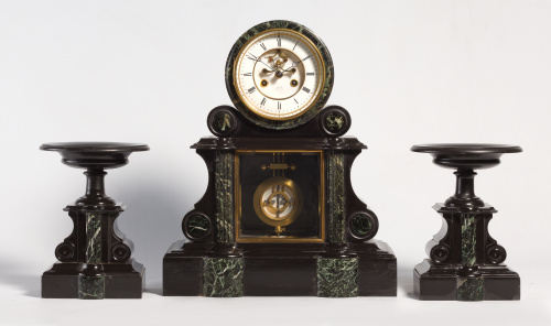 “Sondre á Bayon”Guarnición de chimenea en mármol negro y v