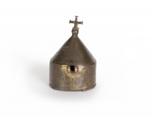 Píxide de bronce, con decoración grabada, de estrellas y fl