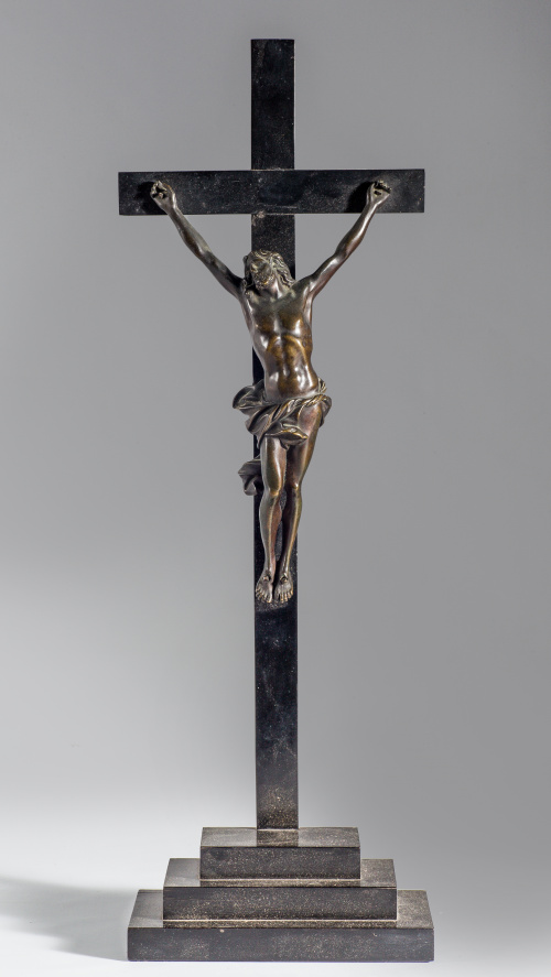 Cristo en bronce patinado.Trabajo hispano-flamenco, S. XVI