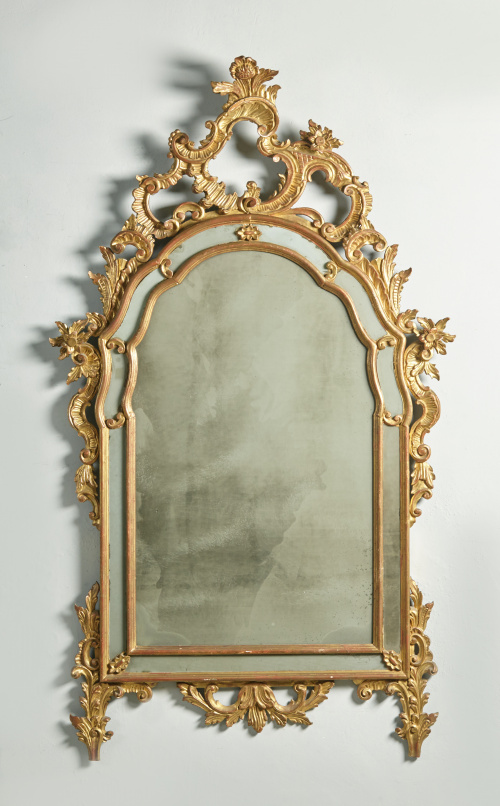 Espejo con marco siguiendo modelos del S. XVIII en madera t