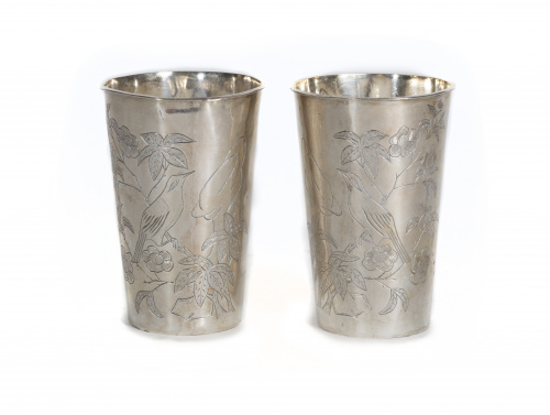 Pareja de vasos en plata para la exportación a Europa.Chin