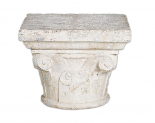 Capitel de “castañuelas” en piedra.Trabajo andaluz, S. XVI.