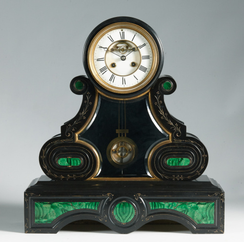 Reloj regulador en mármol negro y malaquita.Francia, S. XIX