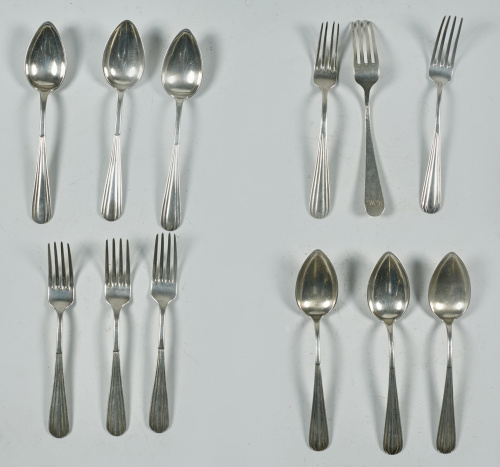 Nueve cucharas de plata y siete tenedores en plata punzonad