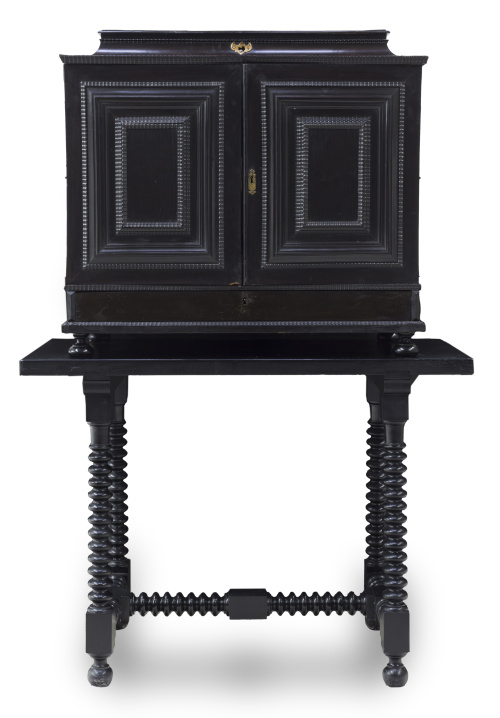 Escritorio en madera de pino, ébano y palosanto con cobres 